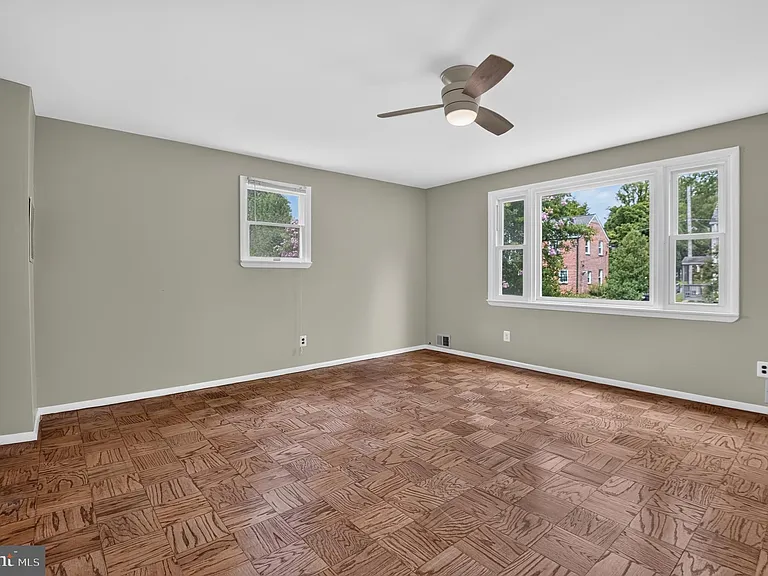 9315 Linden Ave — Photo 12