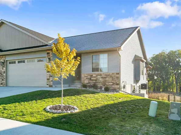 702 Creekside Dr, Tiffin, IA 52340