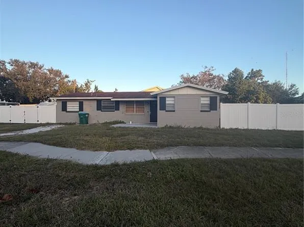 8701 94th St, Seminole, FL 33777