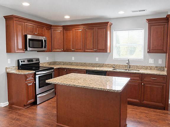 5th image of 533 Lenox Ave