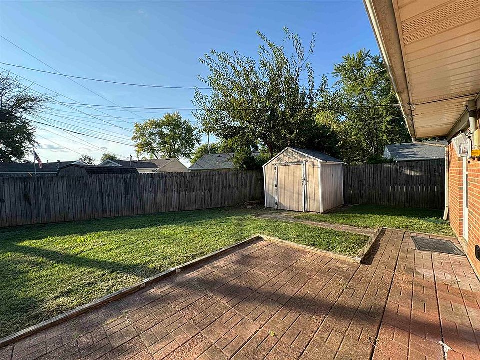 2nd image of 836 Gardenside Dr