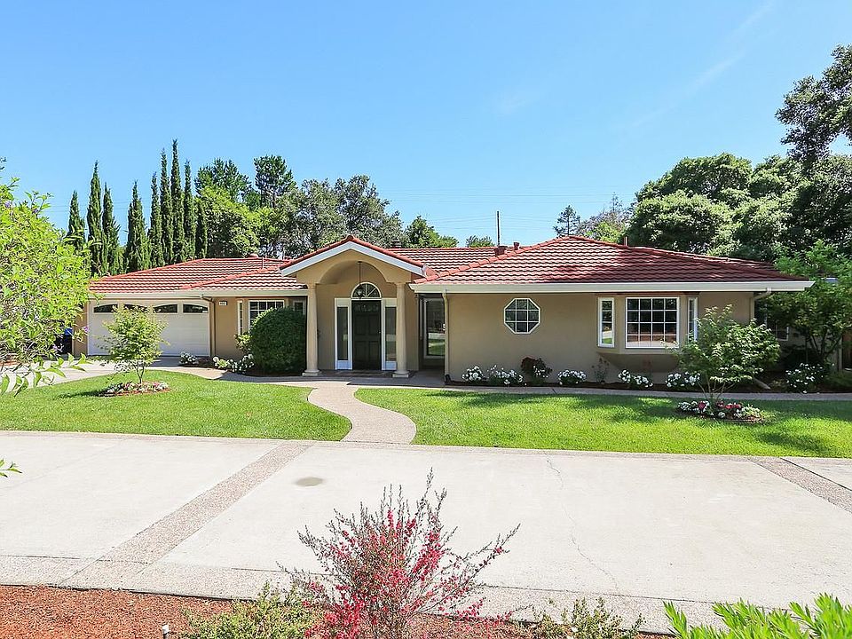 1st image of 492 Deodara Dr
