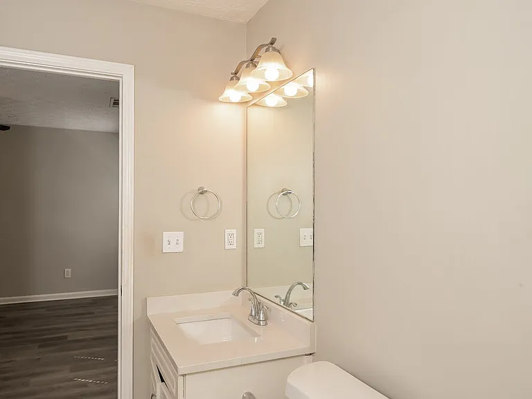 810 Windsor Dr — Photo 11