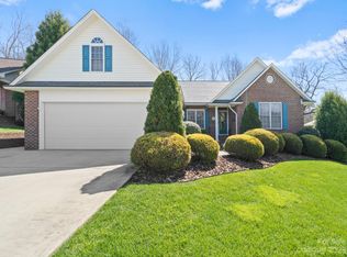 102 Crosscreek Dr, Morganton, NC 28655