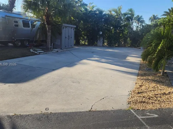 150 Smallwood Dr #6, Chokoloskee, FL 34138