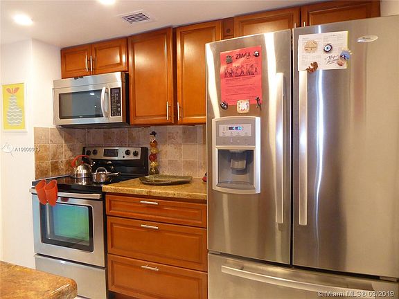 5th image of 900 Bay Dr APT 209
