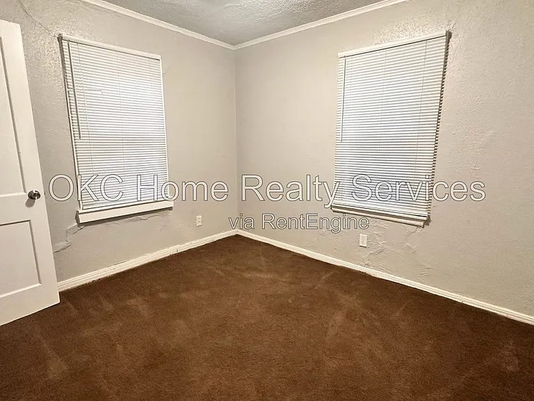 2048 NE 18th St — Photo 4