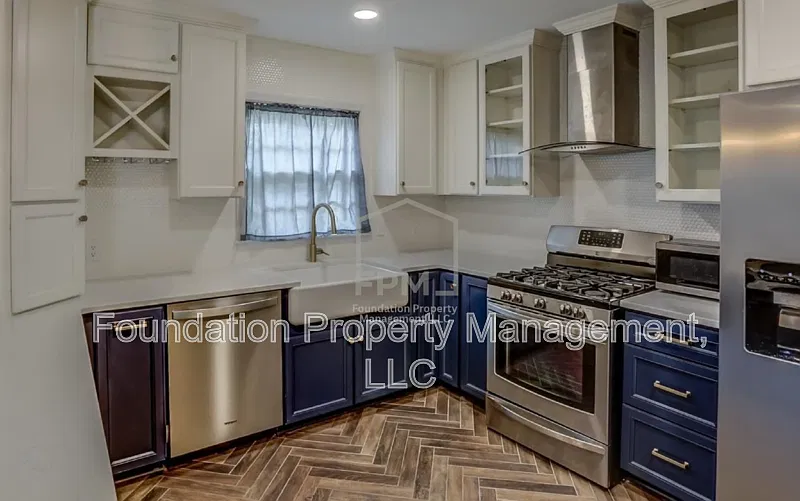 3 bed, 1.5 bath, $2,100 — Photo 3