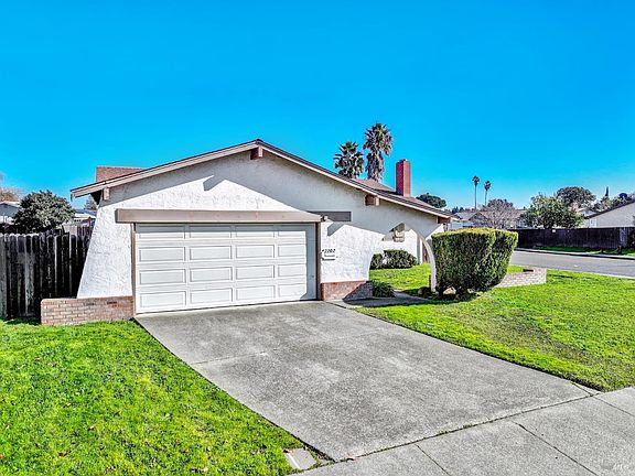 3rd image of 2202 Sandpiper Drive