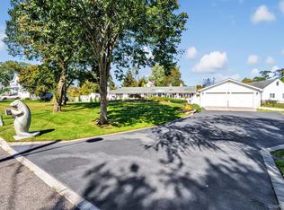 117 Middlesex Avenue, Oakdale, NY 11769