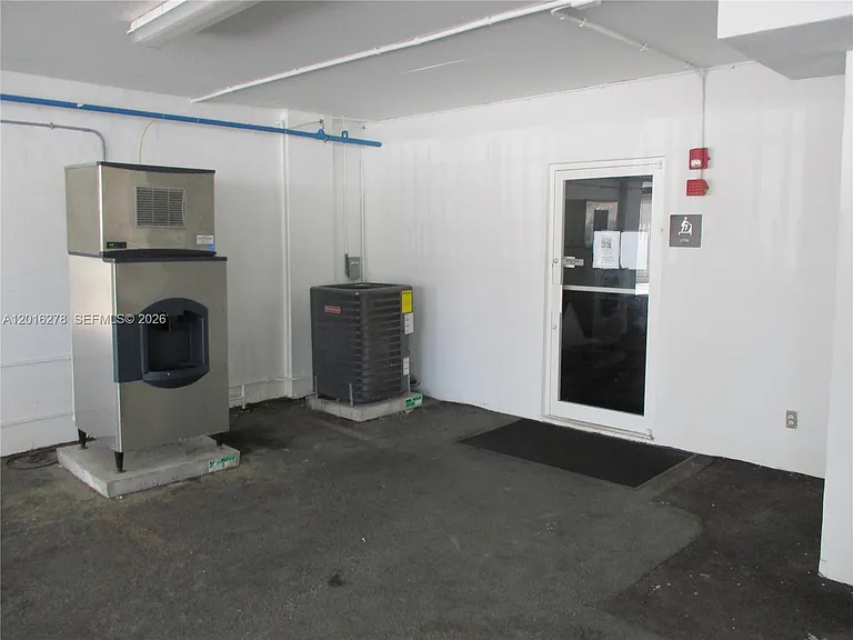 5313 Collins Ave #1111 — Photo 31