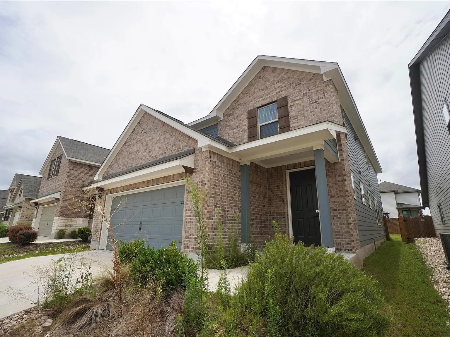 4 bed, 3.5 bath, 2298 sqft, $2,000 — Photo 3