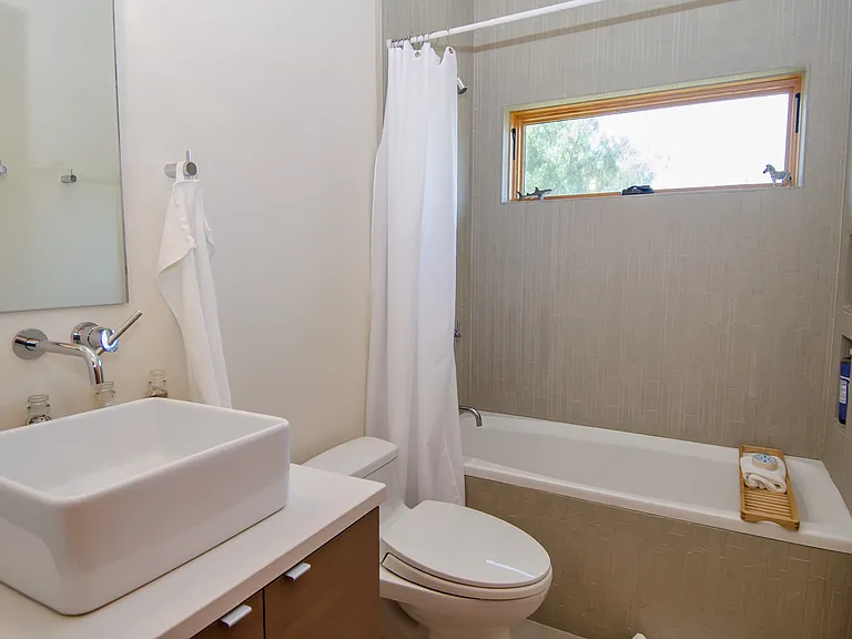 1072 Urania Ave — Photo 28