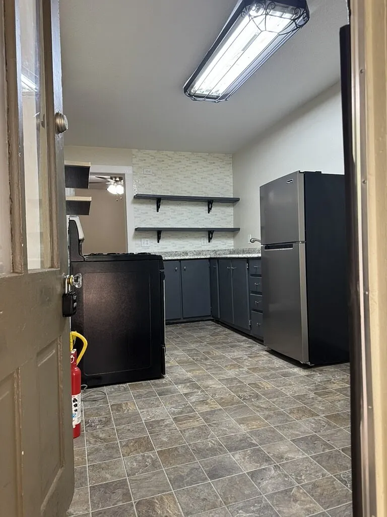 1 bed, 1.0 bath, $995 — Photo 3