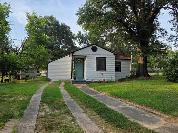 3426 Moore Dr, Texarkana, TX 75503