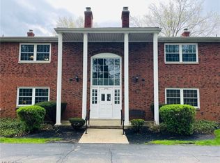 2720 Pease Dr APT 220N, Rocky River, OH 44116