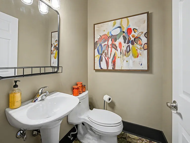 261 S Limestone St #304 — Photo 10