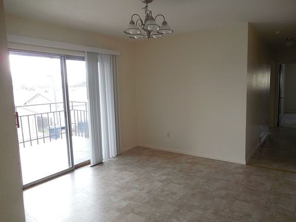 3rd image of 720 Avenue E APT 3
