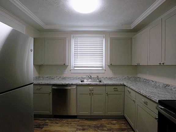 4th image of 319 23rd St APT 1