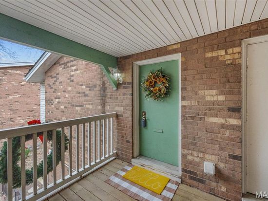 425 S Geyer Rd APT G, Saint Louis, MO 63122
