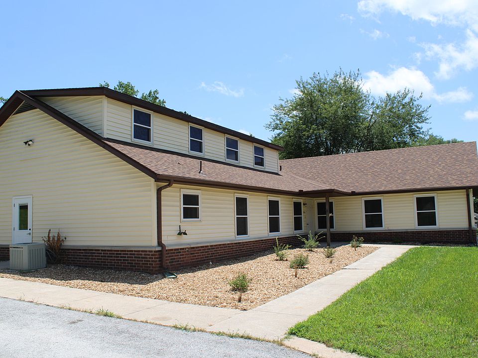 1st image of 3110 S Lakeside Avenue
