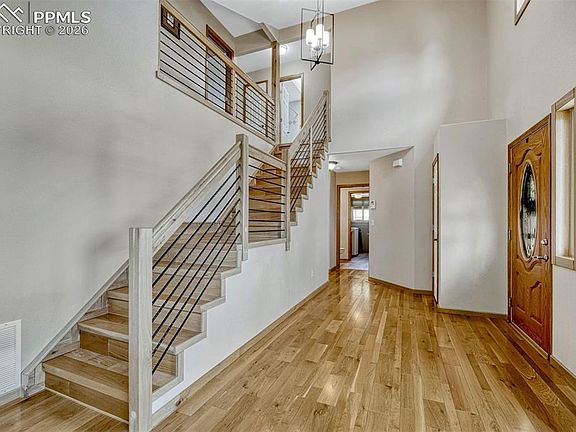 5th image of 5560 Darien Way