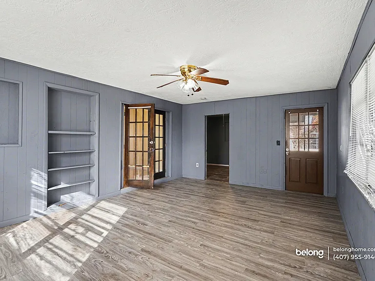 865 Canada St NE — Photo 8