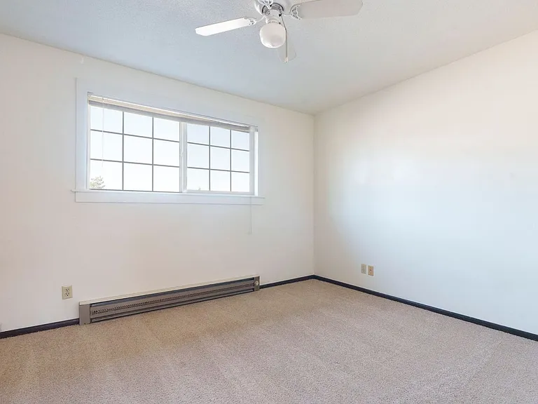525-Monmouth Villas — Photo 17