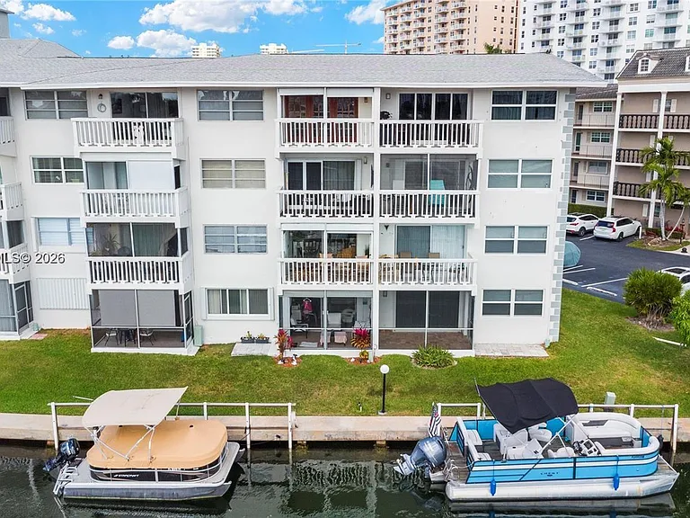 455 Paradise Isle Blvd #402 — Photo 2