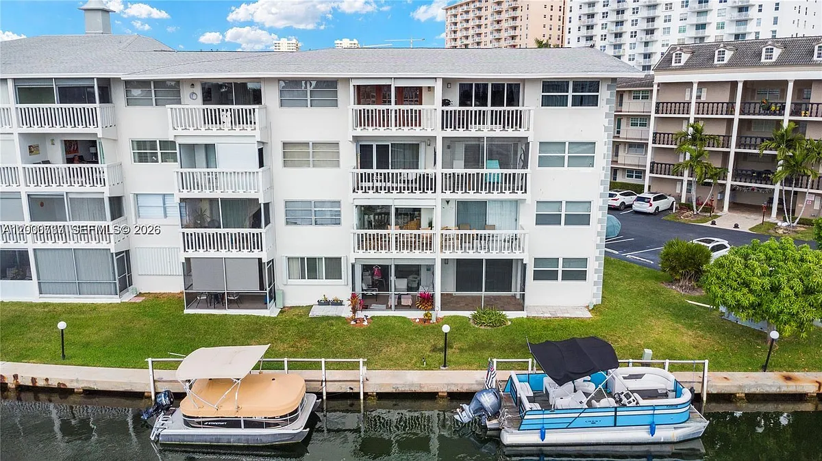 Building Photo - 455 Paradise Isle Blvd #402