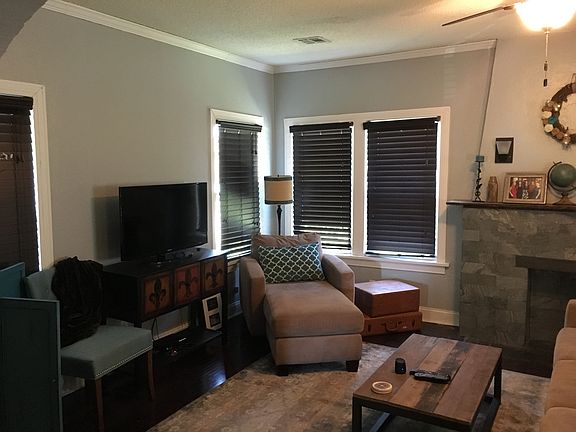 4th image of 828 S Knoxville Ave