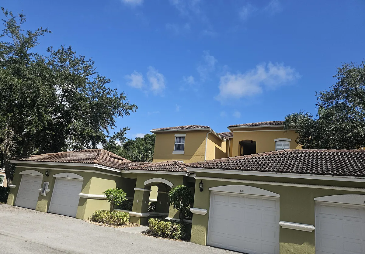 Building Photo - 5050 Fairways Cir #301