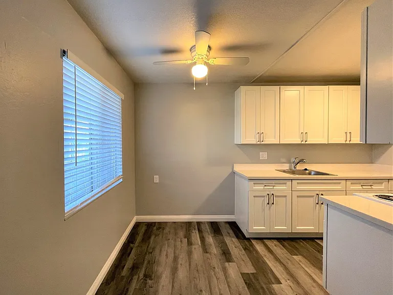 Lincoln Courtyards at 531 Glendora Avenue — Photo 13