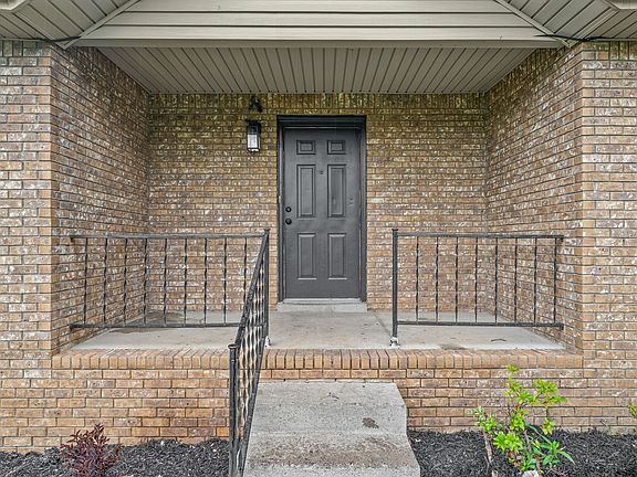 3rd image of 628 Woodhaven Dr