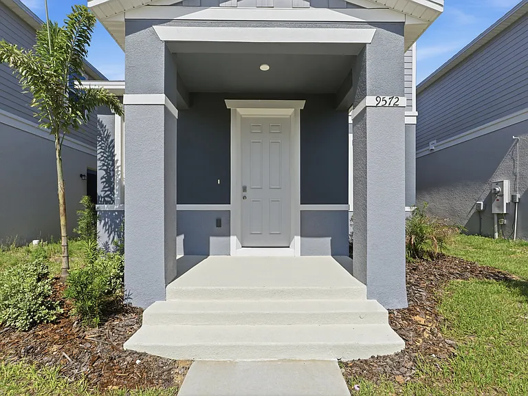 9572 Westside Hills Dr — Photo 2