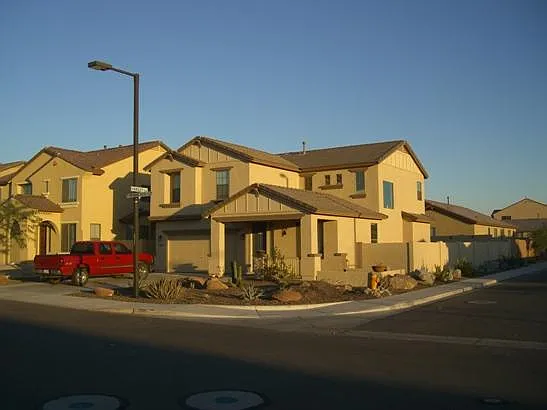 4 bed, 2.5 bath, 2212 sqft, $2,500 — Photo 1