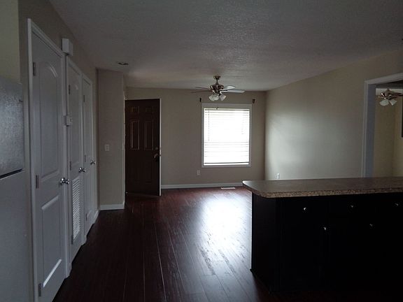 4th image of 209 Glenwood Ln #1-4