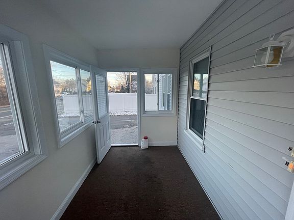 5th image of 290 Hilldale Ave #1