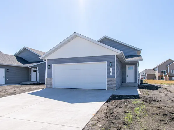 1123 Jill Dr W, West Fargo, ND 58078