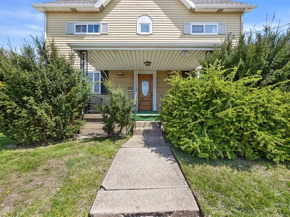 731 Chartiers St, Bridgeville, PA 15017