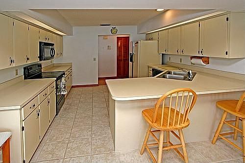 BREAKFAST BAR