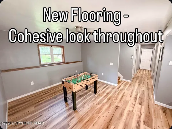 9807 Deerwood Dr, Tobyhanna, PA 18466