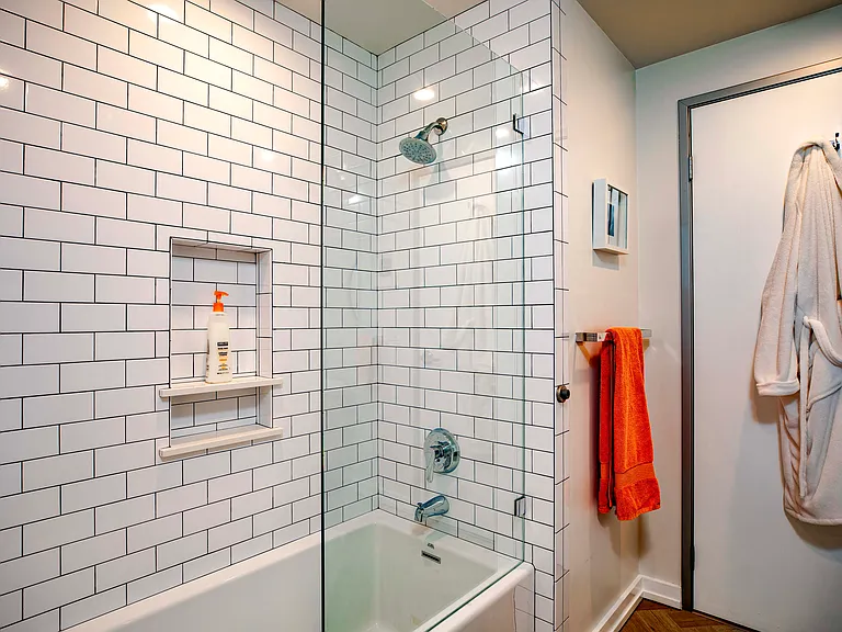 330 W 11th St #306 — Photo 12