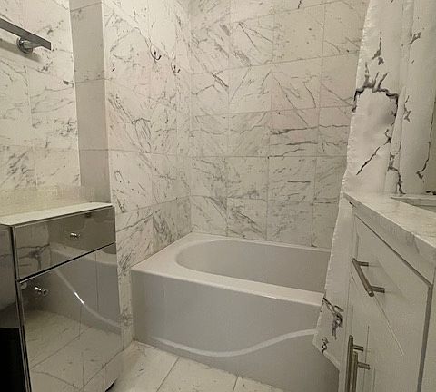 5th image of 322 W 57th St APT 25U