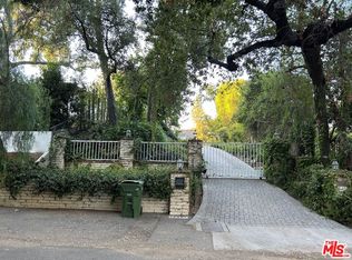 17351 Rancho St, Encino, CA 91316