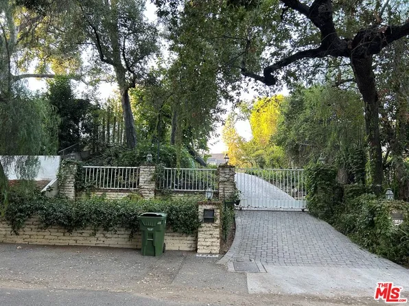 17351 Rancho St, Encino, CA 91316