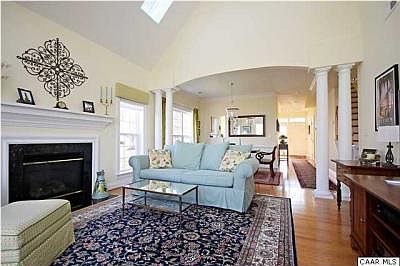 3rd image of 471 Heritage Ct