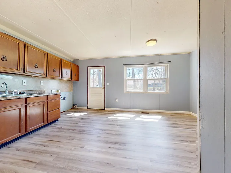 372 Home Ave — Photo 5