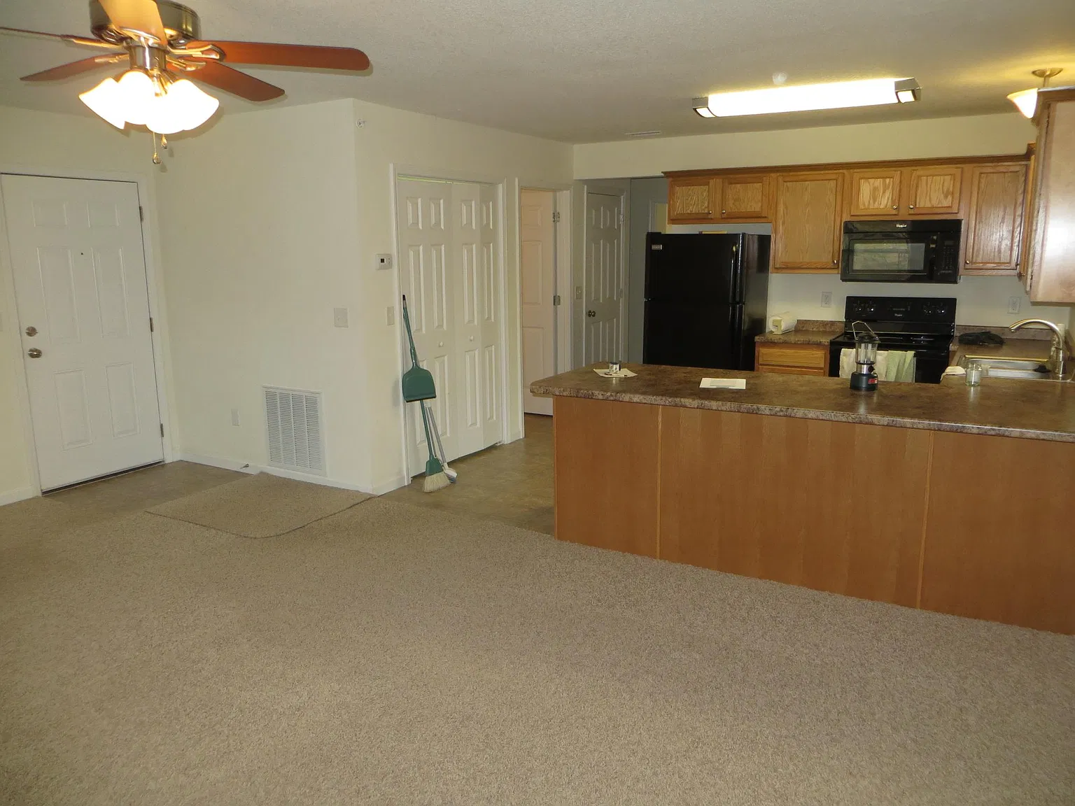 45 Hillside St — Photo 4