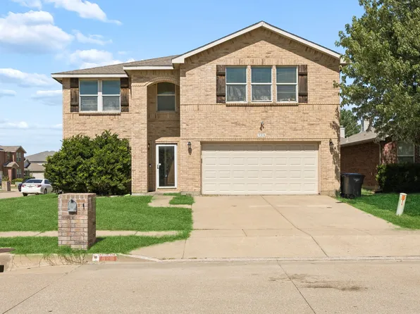 9216 Old Clydesdale Dr, Fort Worth, TX 76123